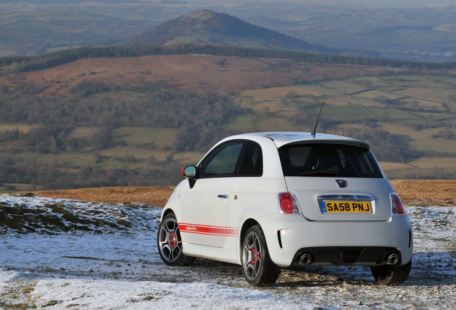  Abarth 500 2009 года  (UK) (фото 15 из 43)